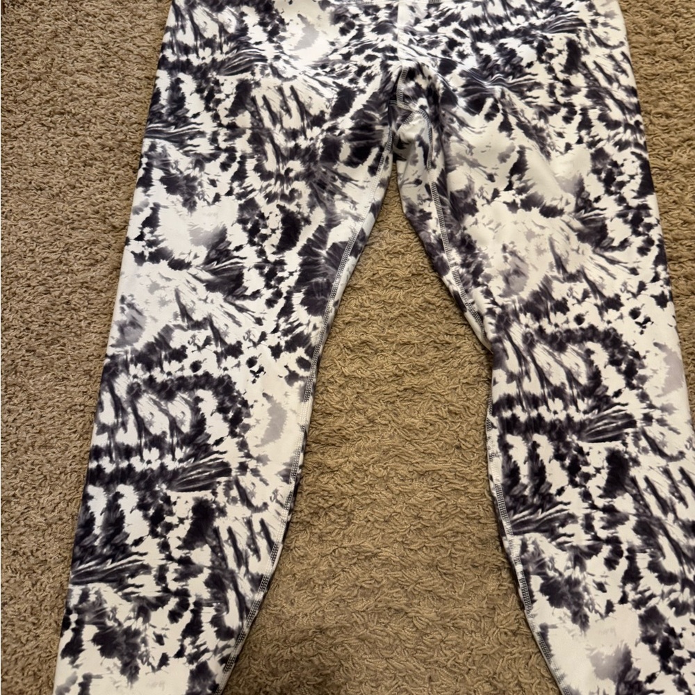 Black and White Tie-Dye Leggings